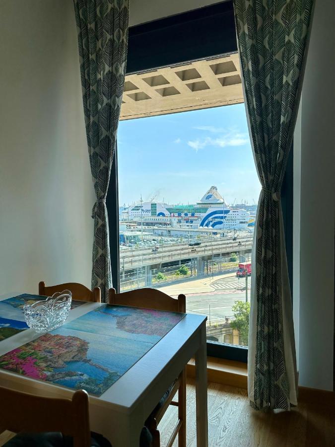 Due Passi Dal Porto Genoa